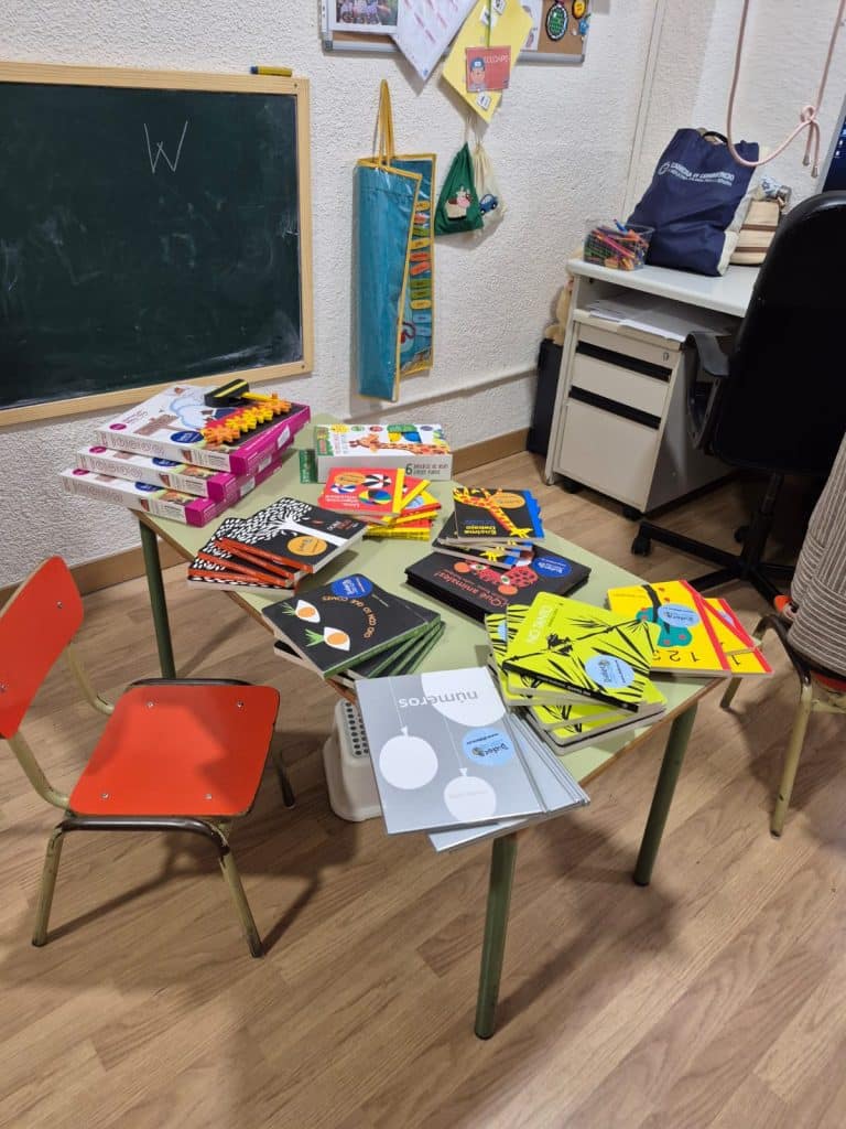 Distribuciones Ferán dona material educativo a APAMA: una colaboración que impulsa la inclusión